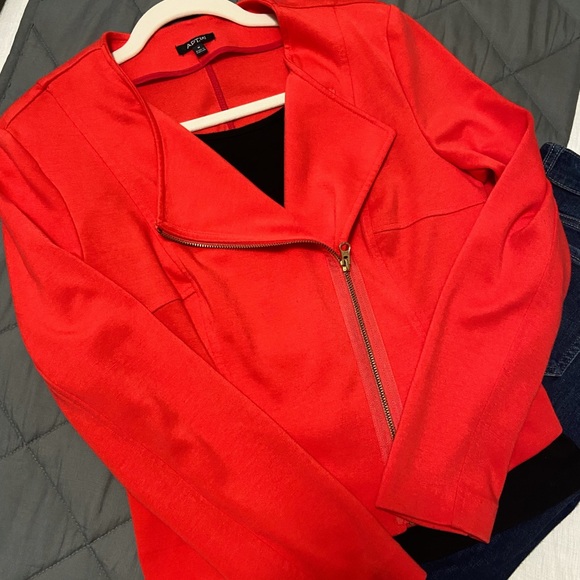 Adorable coral colored jacket - Picture 3 of 4